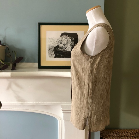 ISDA & Co Sleeveless Top with Shell Buttons - Picture 5 of 11